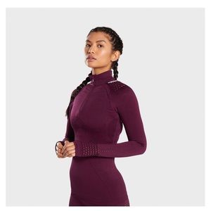 1/2 Zip-up pullover.